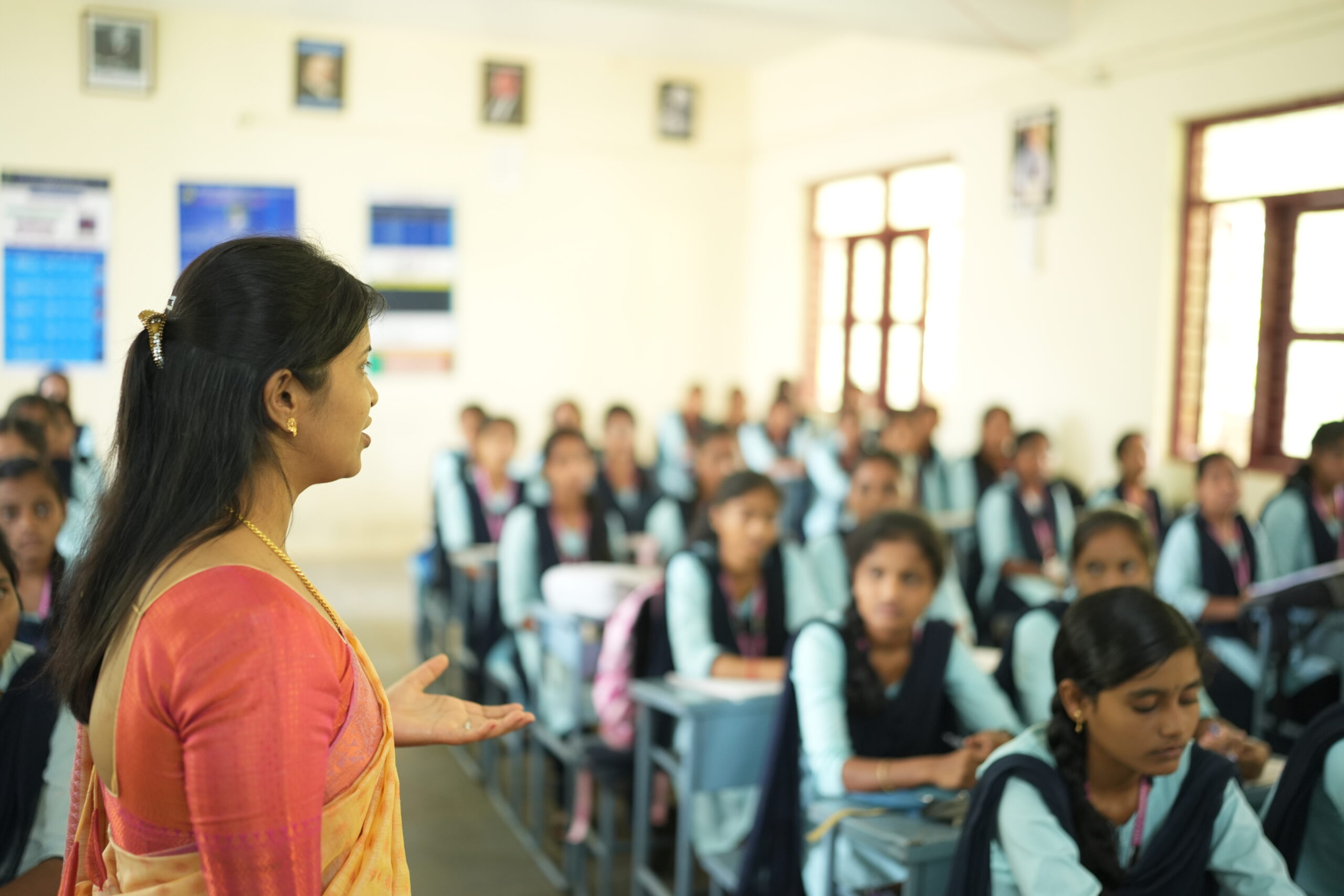 classroom of hangle Atrs, Commerce college